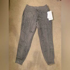 NWT! Lululemon Warm Down jogger in Rover with Black Thread